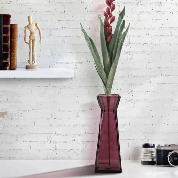 3/$30 Florero Pyramid Vase in Bordeaux
Recycled Glass - Picture 6 of 6